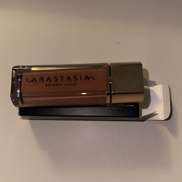 Anastasia Beverly Hills  Lip Velvet - Crush - Picture 4 of 4